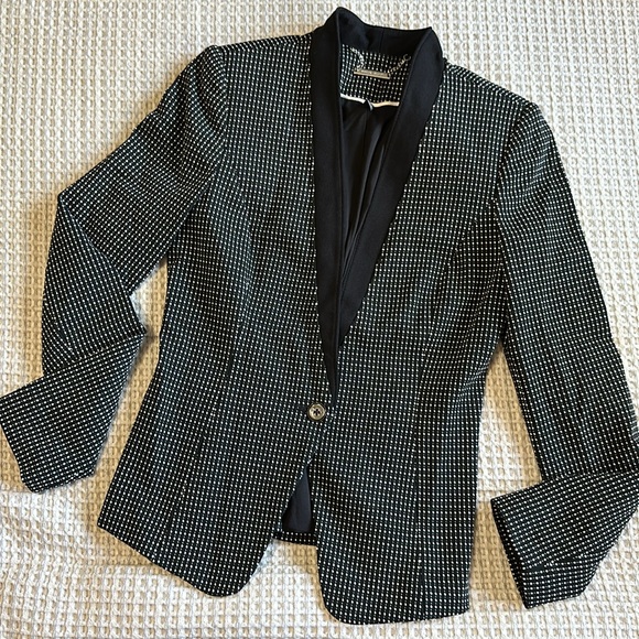 White House Black Market Blazer - Picture 9 of 9